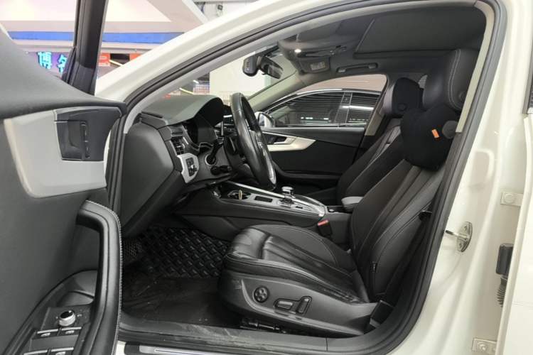 Used Audi A4L 2020 40 TFSI Fashionable and Elegant Model Driver Seat
