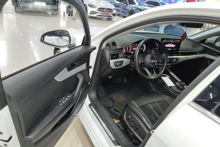 Used Audi A4L 2020 40 TFSI Fashionable and Elegant Model Driver Seat