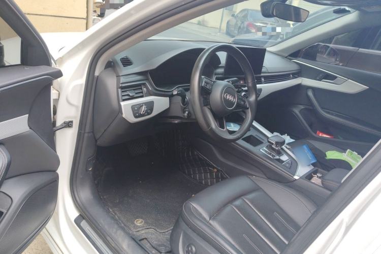 Used Audi A4L 2020 40 TFSI Fashionable and Elegant Model Driver Seat