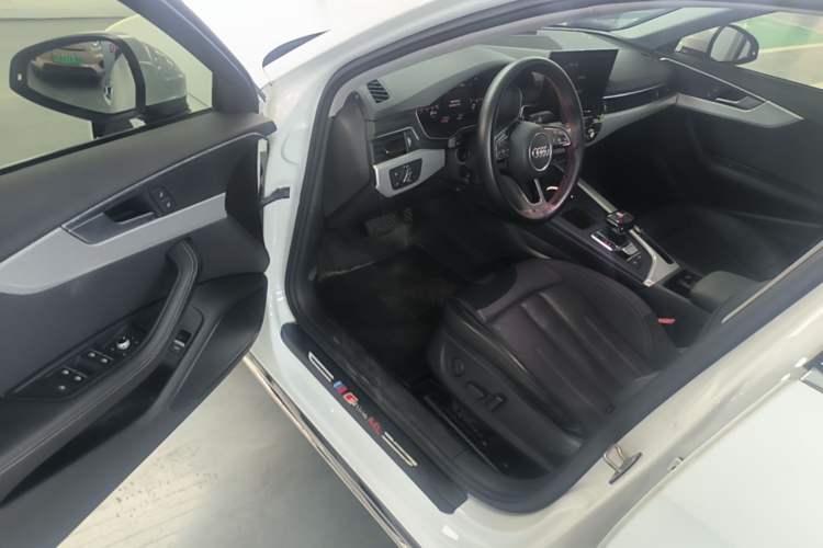 Used Audi A4L 2020 40 TFSI Fashionable and Elegant Model Driver Seat