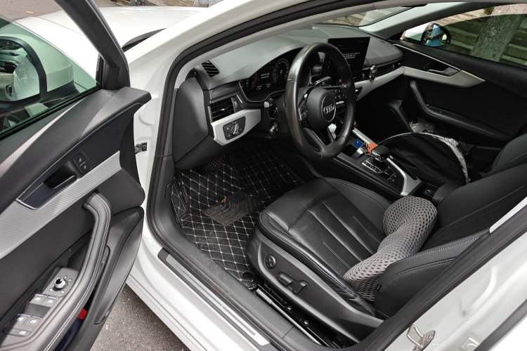Used Audi A4L 2020 40 TFSI Fashionable and Elegant Model Driver Seat