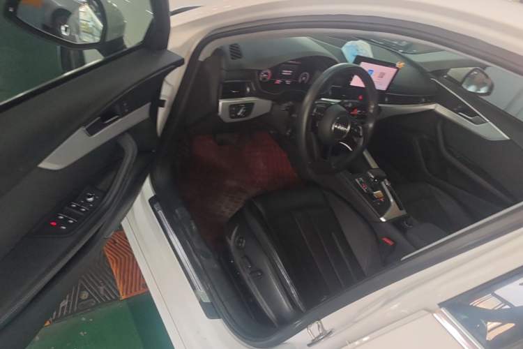 Used Audi A4L 2020 40 TFSI Fashionable and Elegant Model Driver Seat