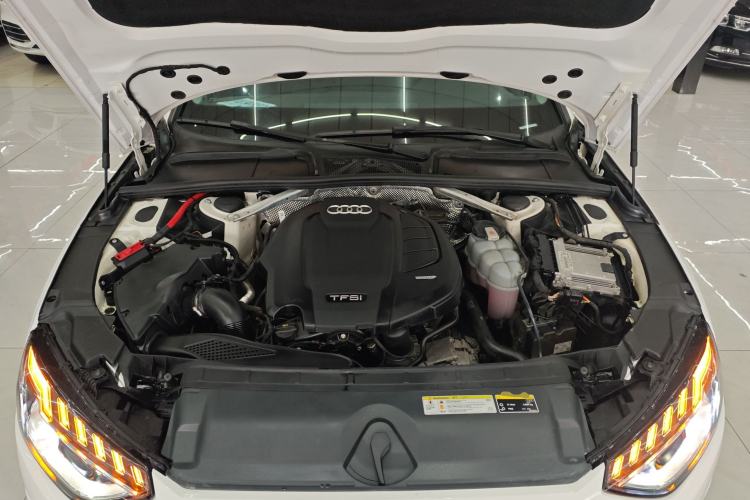 Used Audi A4L 2020 40 TFSI Fashionable and Elegant Model Engine Bay