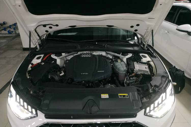 Used Audi A4L 2020 40 TFSI quattro Luxury Dynamic Model Engine Bay