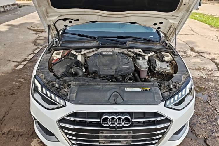 Used Audi A4L 2020 40 TFSI Fashionable and Elegant Model Engine Bay