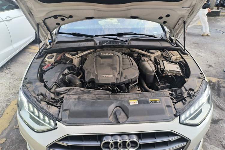 Used Audi A4L 2020 40 TFSI Fashionable and Elegant Model Engine Bay