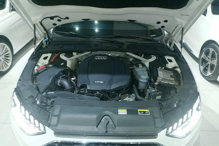 Used Audi A4L 2020 40 TFSI Luxury Dynamic Model Engine Bay