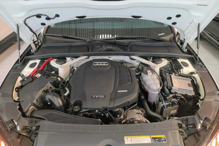 Used Audi A4L 2020 40 TFSI Fashion Dynamic Model Engine Bay
