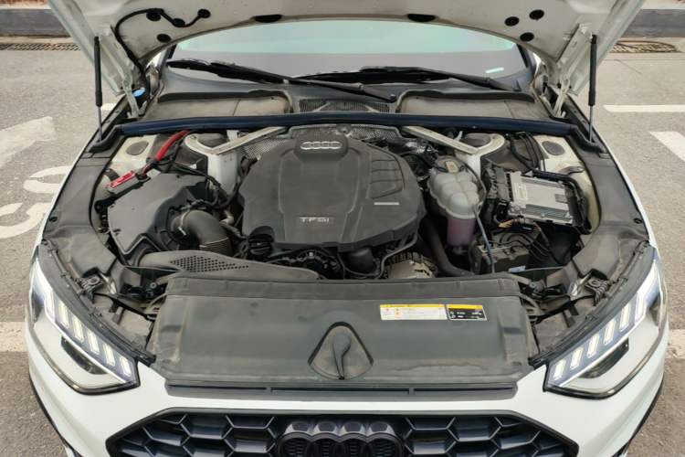 Used Audi A4L 2020 40 TFSI Fashion Dynamic Model Engine Bay