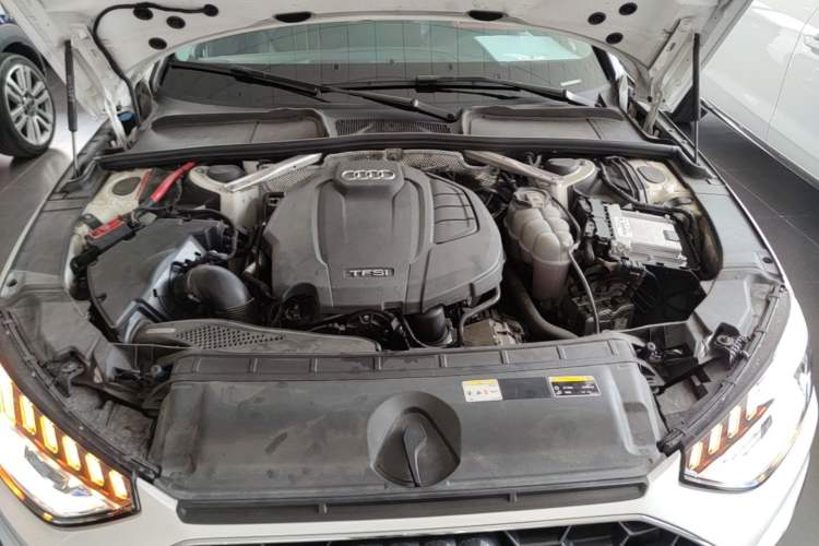Used Audi A4L 2020 40 TFSI Luxury Dynamic Model Engine Bay