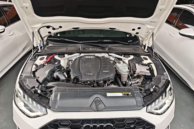 Used Audi A4L 2020 40 TFSI Fashionable and Elegant Model Engine Bay