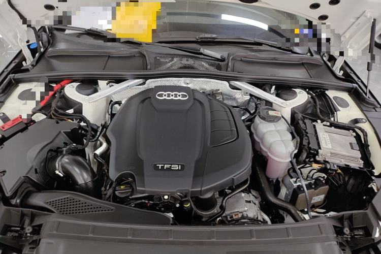 Used Audi A4L 2020 40 TFSI Fashionable and Elegant Model Engine Bay