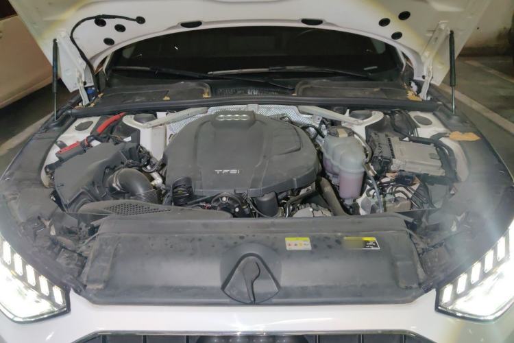Used Audi A4L 2020 40 TFSI Fashionable and Elegant Model Engine Bay