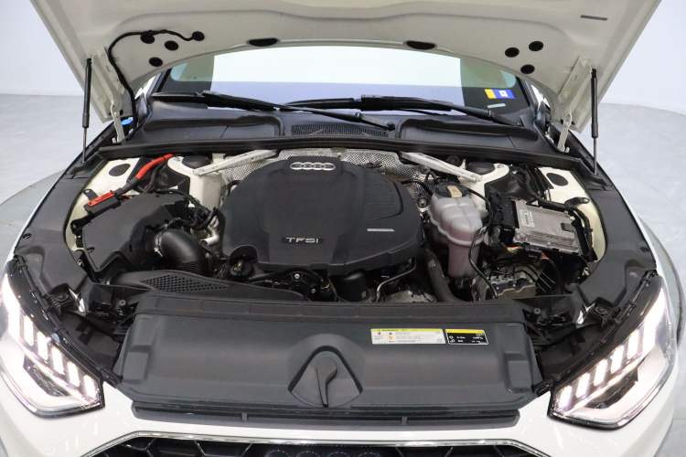 Used Audi A4L 2020 40 TFSI Fashion Dynamic Model Engine Bay