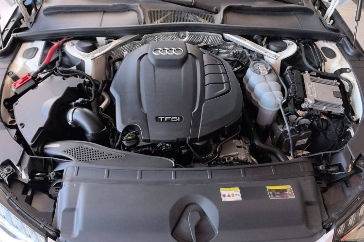 Used Audi A4L 2020 40 TFSI Fashionable and Elegant Model Engine Bay