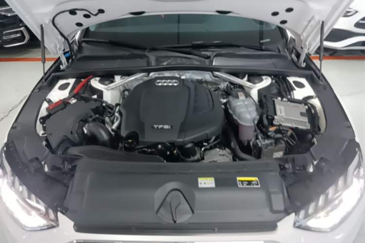 Used Audi A4L 2020 40 TFSI Fashion Dynamic Model Engine Bay