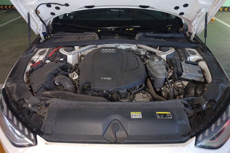 Used Audi A4L 2020 40 TFSI Fashionable and Elegant Model Engine Bay