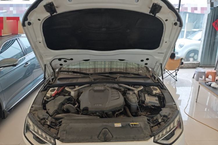 Used Audi A4L 2020 40 TFSI Fashionable and Elegant Model Engine Bay