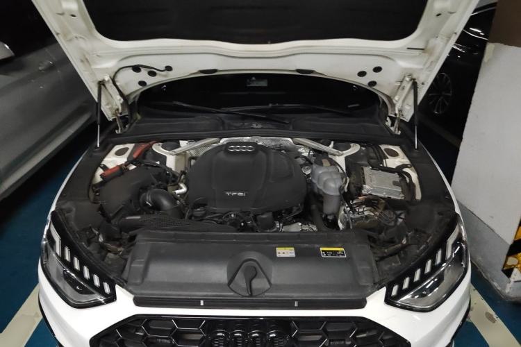 Used Audi A4L 2020 40 TFSI Luxury Dynamic Model Engine Bay