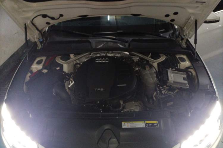 Used Audi A4L 2020 40 TFSI Fashionable and Elegant Model Engine Bay