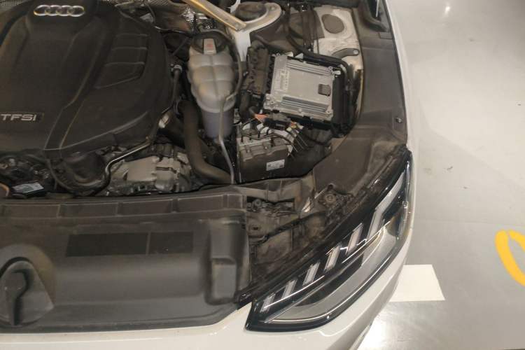 Used Audi A4L 2020 40 TFSI Fashionable and Elegant Model Engine Bay Left