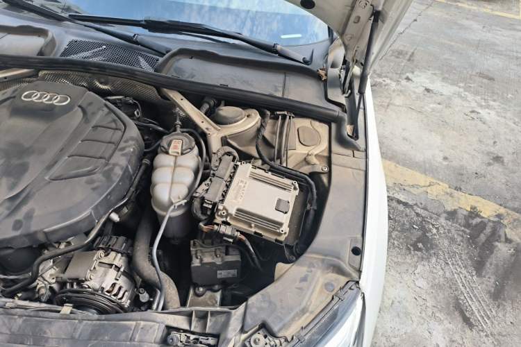 Used Audi A4L 2020 40 TFSI Fashionable and Elegant Model Engine Bay Left