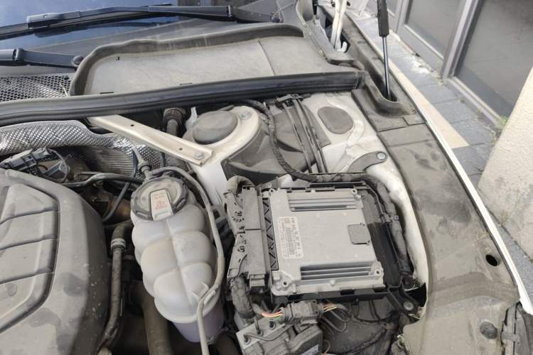 Used Audi A4L 2020 40 TFSI Luxury Dynamic Model Engine Bay Left