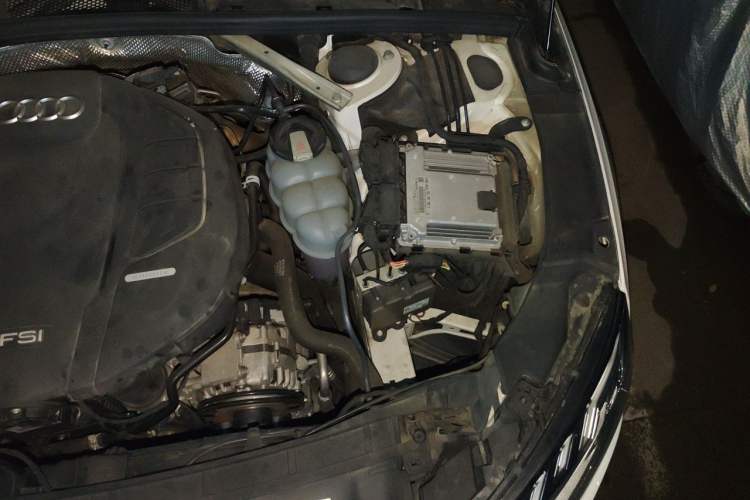 Used Audi A4L 2020 40 TFSI Luxury Dynamic Model Engine Bay Left