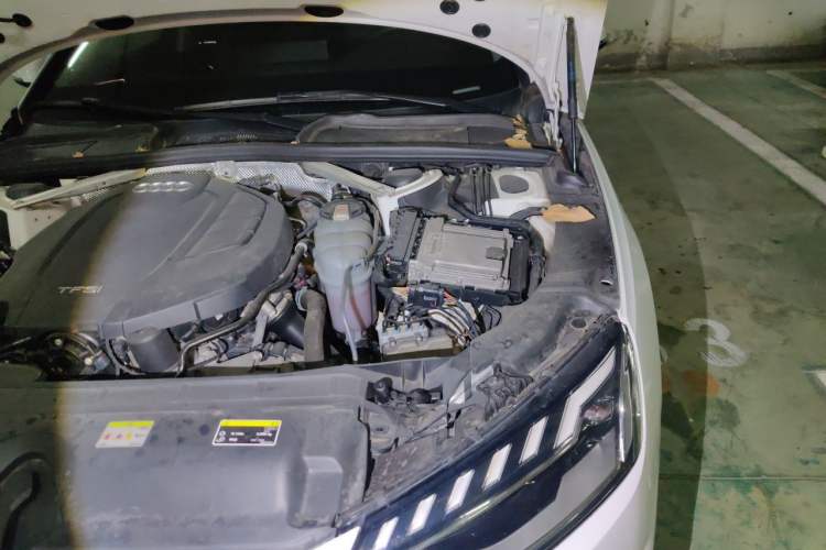 Used Audi A4L 2020 40 TFSI Fashionable and Elegant Model Engine Bay Left