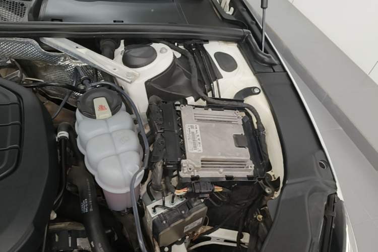 Used Audi A4L 2020 40 TFSI quattro Luxury Dynamic Model Engine Bay Left