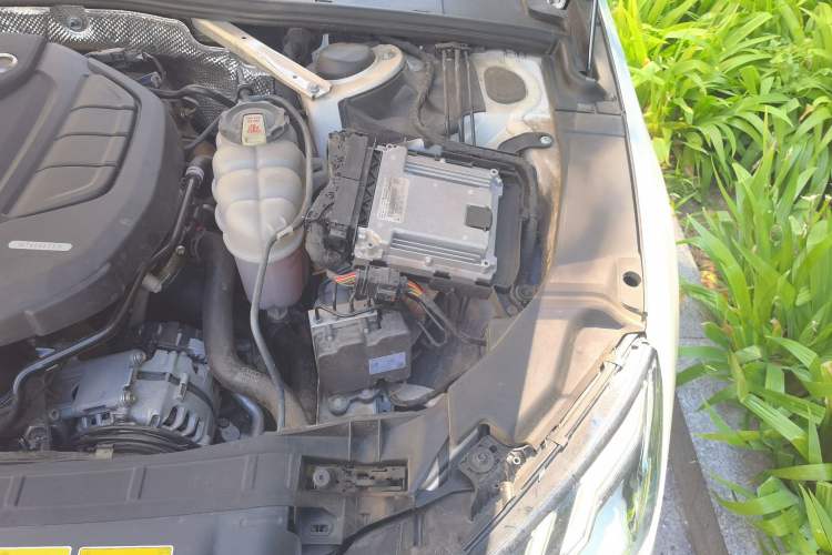 Used Audi A4L 2020 40 TFSI Luxury Dynamic Model Engine Bay Left