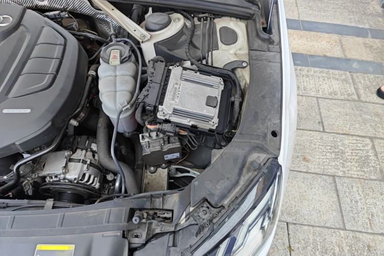 Used Audi A4L 2020 40 TFSI Fashionable and Elegant Model Engine Bay Left