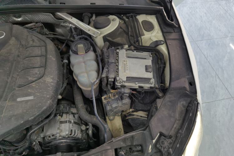 Used Audi A4L 2020 40 TFSI Fashionable and Elegant Model Engine Bay Left