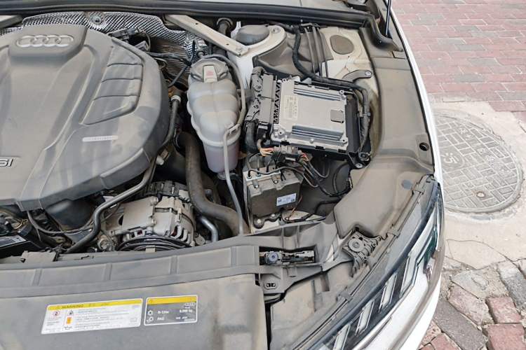 Used Audi A4L 2020 40 TFSI Fashionable and Elegant Model Engine Bay Left
