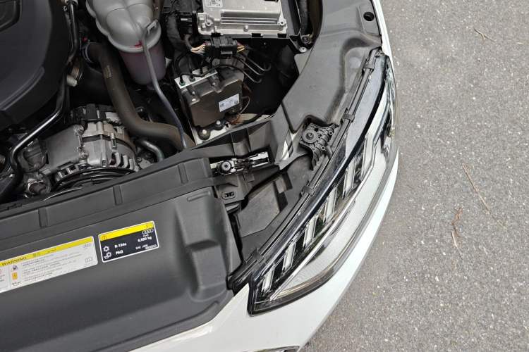 Used Audi A4L 2020 40 TFSI Fashionable and Elegant Model Engine Bay Left