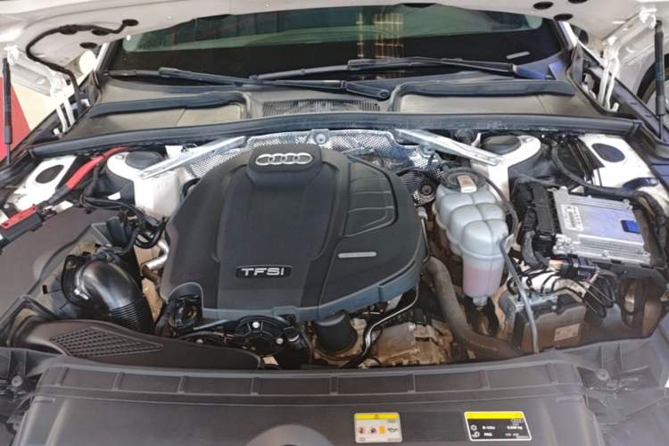 Used Audi A4L 2020 40 TFSI Fashionable and Elegant Model Engine Bay