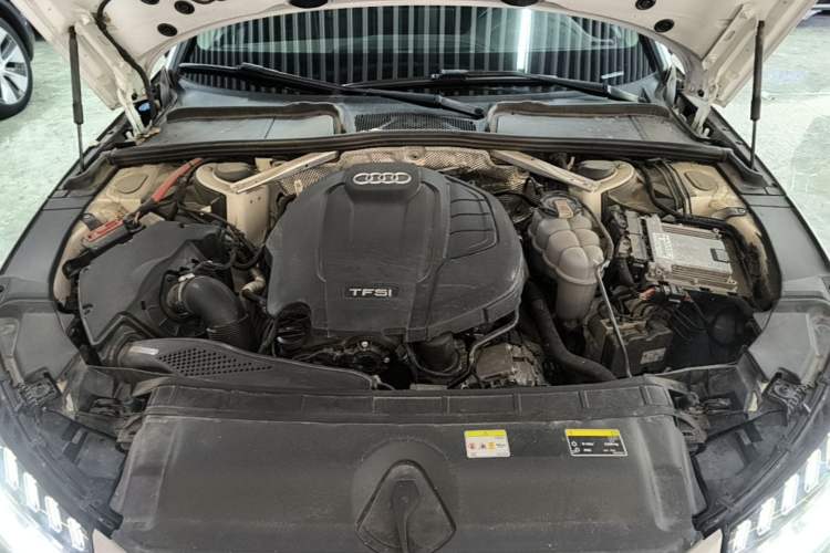 Used Audi A4L 2020 40 TFSI Fashionable and Elegant Model Engine Bay