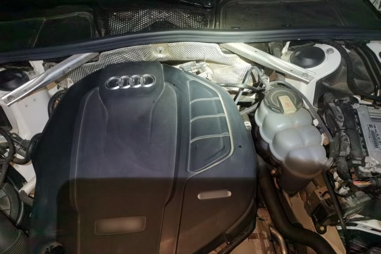 Used Audi A4L 2020 40 TFSI Fashionable and Elegant Model Engine Bay