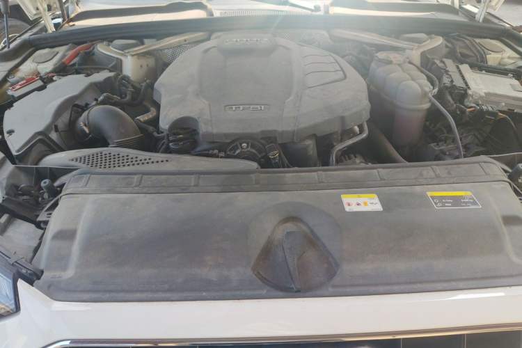 Used Audi A4L 2020 40 TFSI Fashionable and Elegant Model Engine Bay