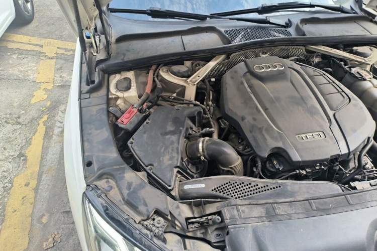 Used Audi A4L 2020 40 TFSI Fashionable and Elegant Model Engine Bay Right