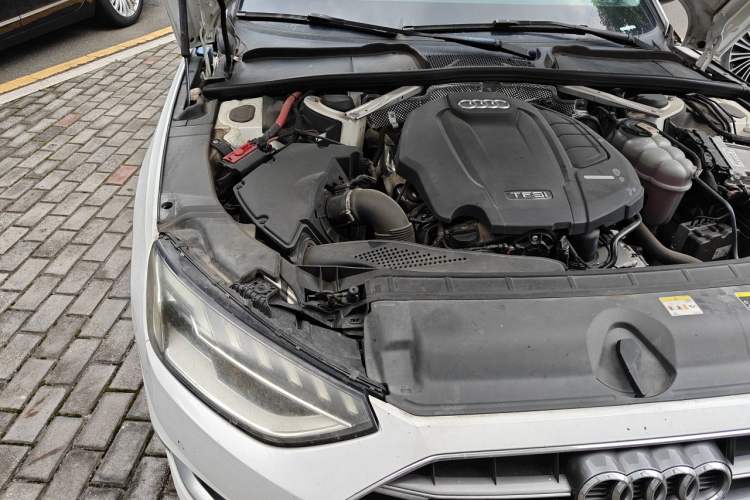 Used Audi A4L 2020 40 TFSI Fashionable and Elegant Model Engine Bay Right