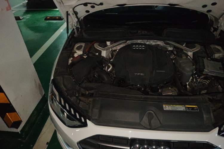 Used Audi A4L 2020 40 TFSI Fashionable and Elegant Model Engine Bay Right