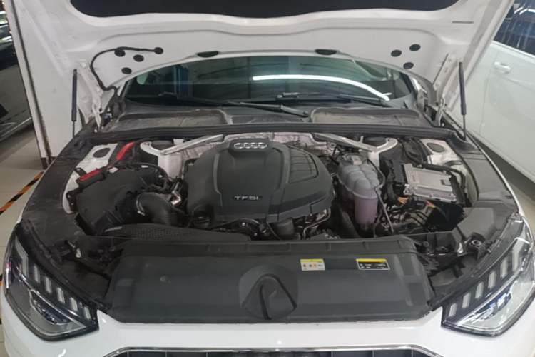 Used Audi A4L 2020 40 TFSI Fashionable and Elegant Model Engine Bay