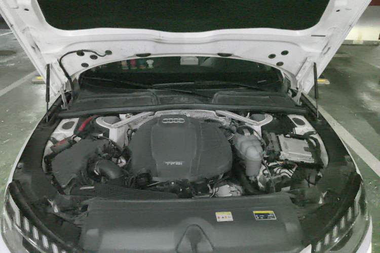 Used Audi A4L 2020 40 TFSI Fashion Dynamic Model Engine Bay