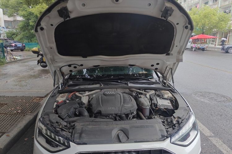 Used Audi A4L 2020 40 TFSI Fashionable and Elegant Model Engine Bay