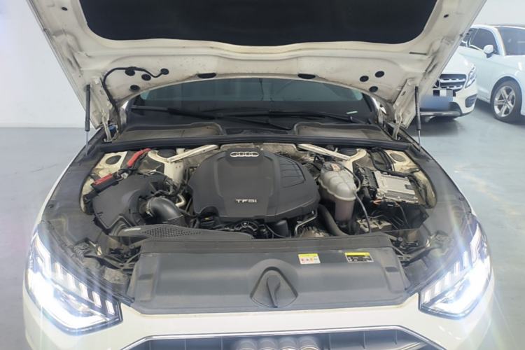 Used Audi A4L 2020 40 TFSI Fashionable and Elegant Model Engine Bay