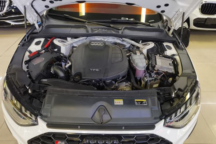 Used Audi A4L 2020 40 TFSI Luxury Dynamic Model Engine Bay