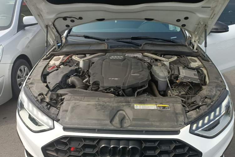Used Audi A4L 2020 40 TFSI quattro Luxury Dynamic Model Engine Bay