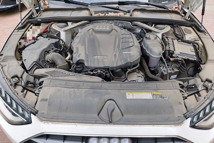 Used Audi A4L 2020 40 TFSI Fashionable and Elegant Model Engine Bay