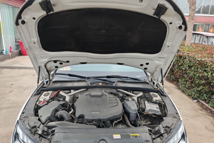 Used Audi A4L 2020 40 TFSI Fashionable and Elegant Model Engine Bay